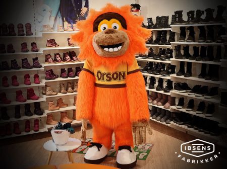 Maskotkostym Orson marknadsför PW Sko barnuniversum