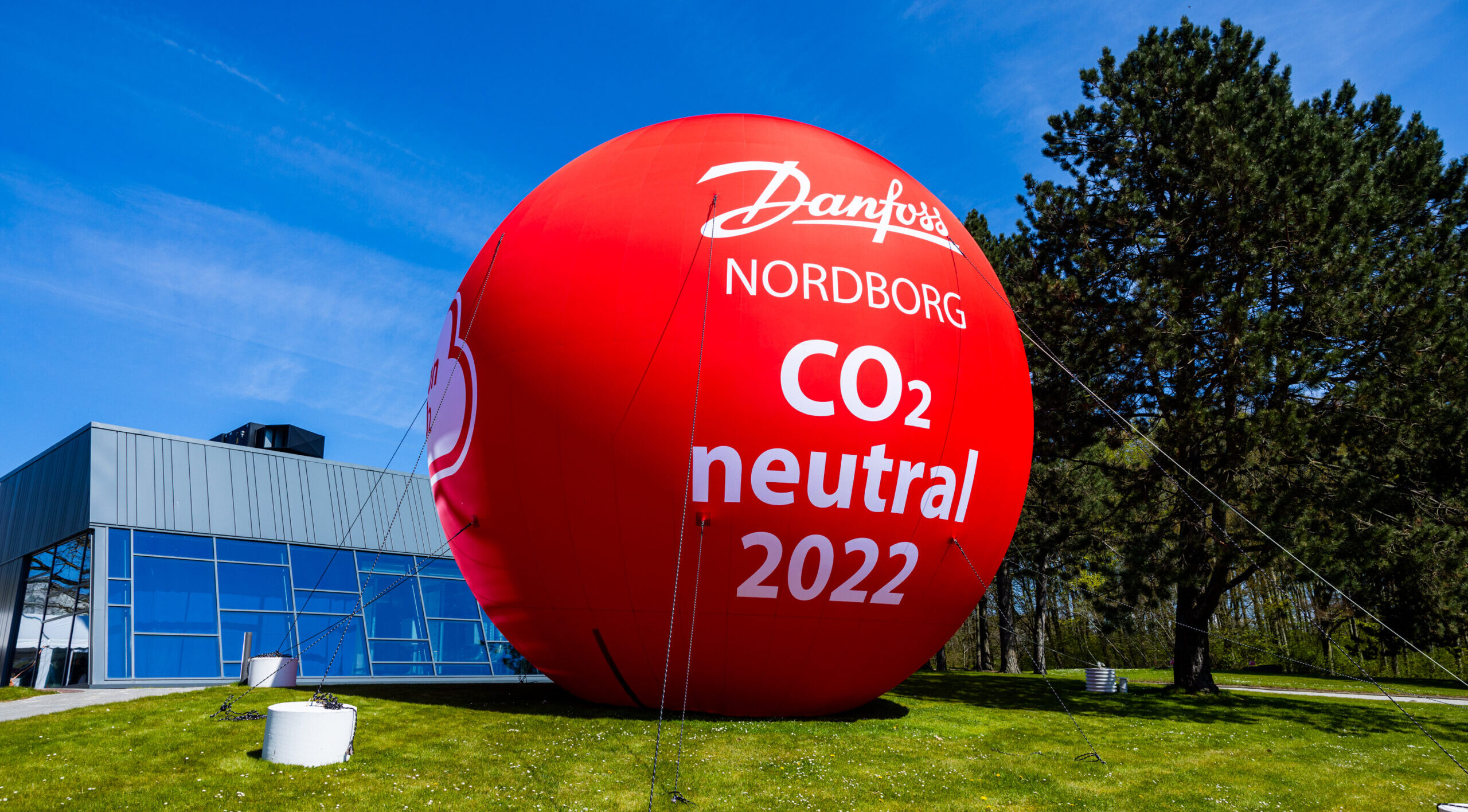 Jättestor ballong för klimatkampanj